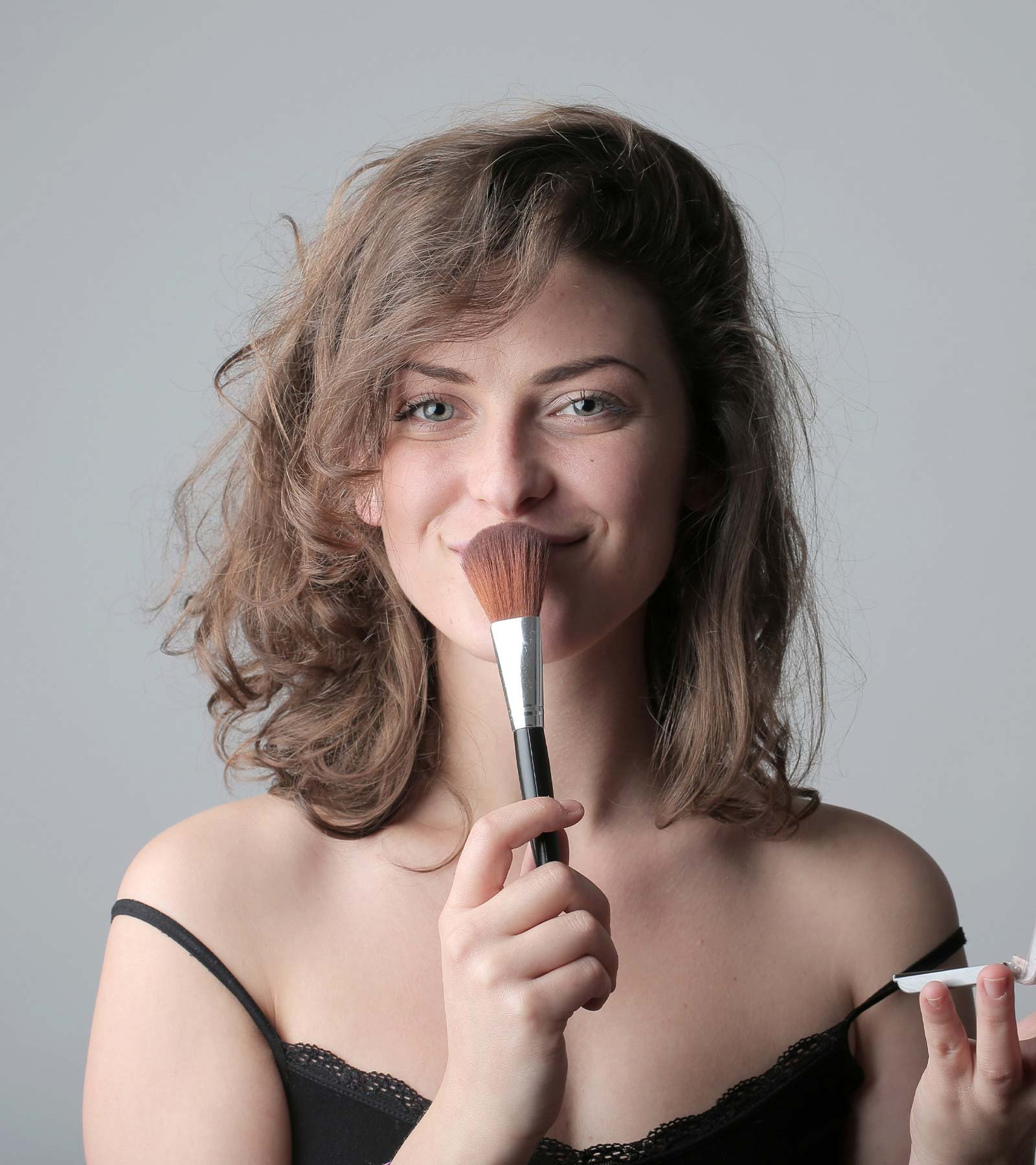 How CGlobal is using social media as a tool for commercialization 3 Woman holding Makeup Brush